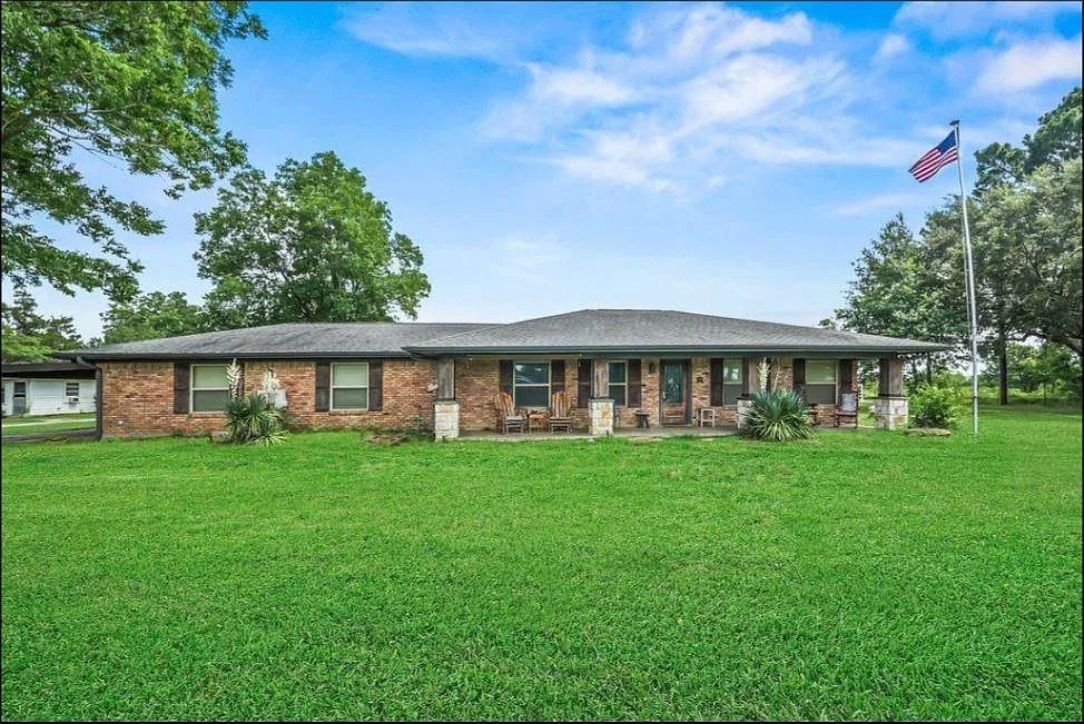 3 bed, 2.0 bath, 2038 sqft, $2,800 — Photo 3