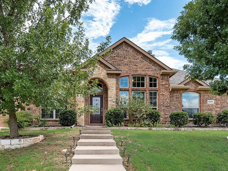2605 Idlewood Dr — Photo 2