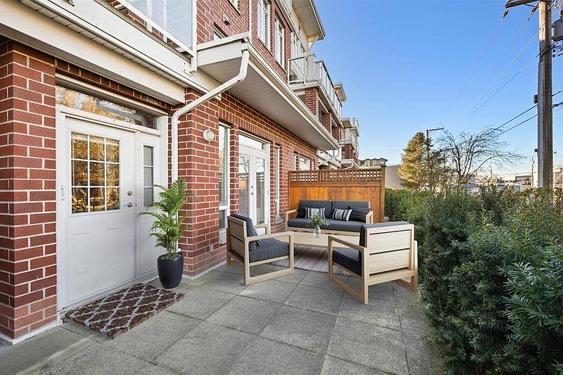 Richmond Townhouse for rent - 3 Bedrooms — photo 2