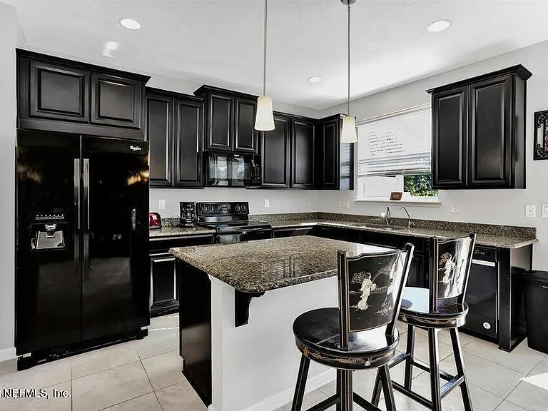 511 Richmond Dr — Photo 1