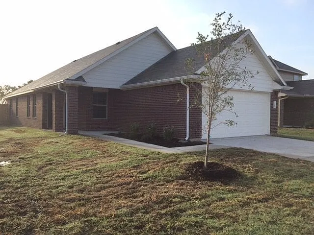 4105 Summersweet Ln — Photo 1