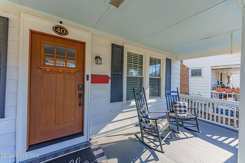 4th image of 40 Lawnridge Avenue