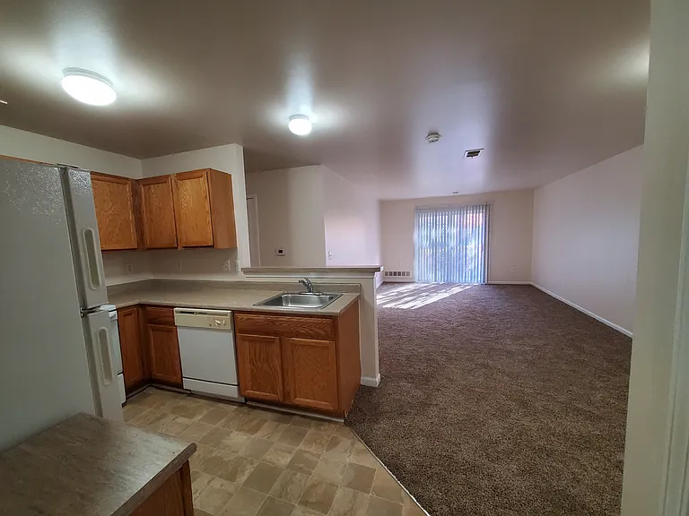 Blackberry Creek Village Apartments — Photo 30