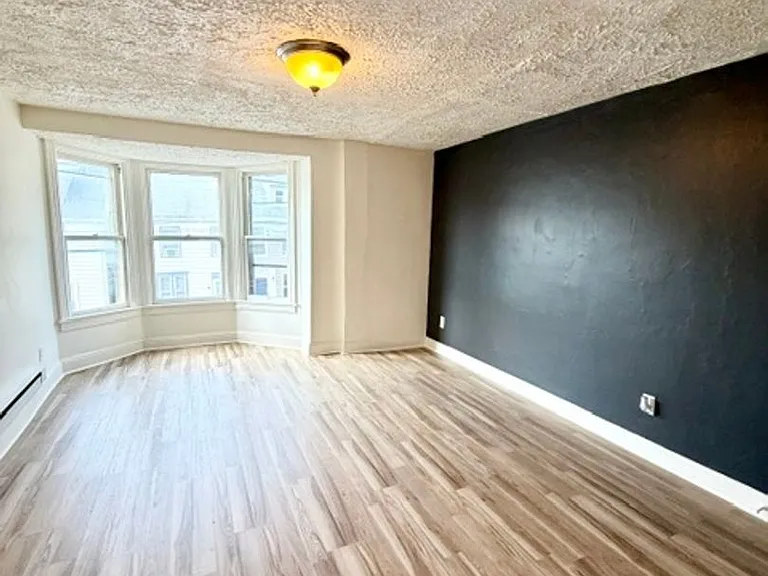 232 E King St #4 — Photo 4