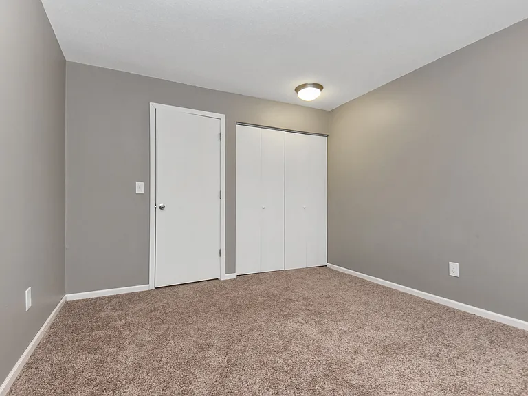 Roseville, MN Rosedale Estates | Bedroom