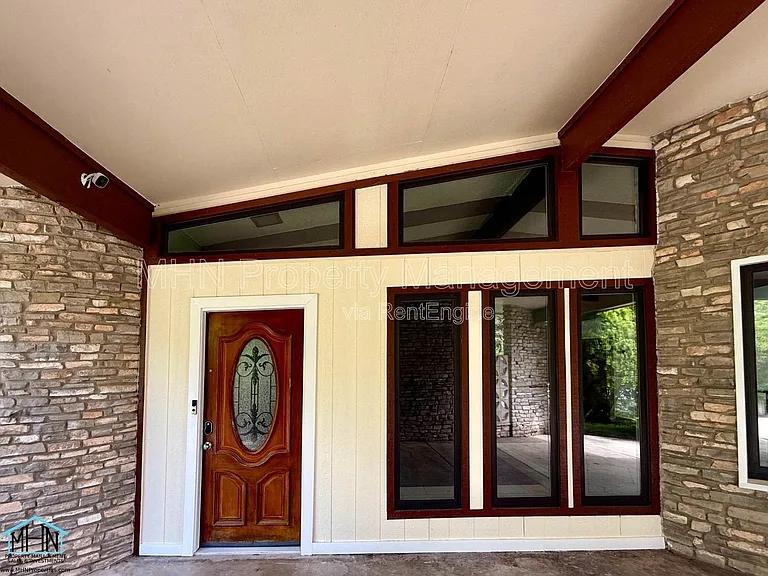 100 Bluet Ln — Photo 3