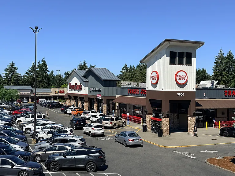 Trader Joes, Home Goods, Applebees, Starbucks, and more... all within walking distance.