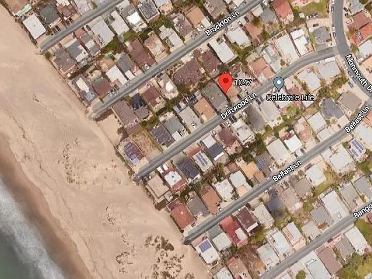 1047 Driftwood Ln — Photo 1
