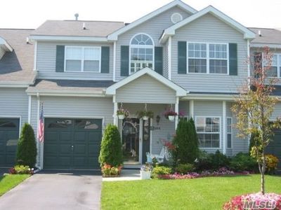 104 Willow Wood Dr, Oakdale, NY, 11769