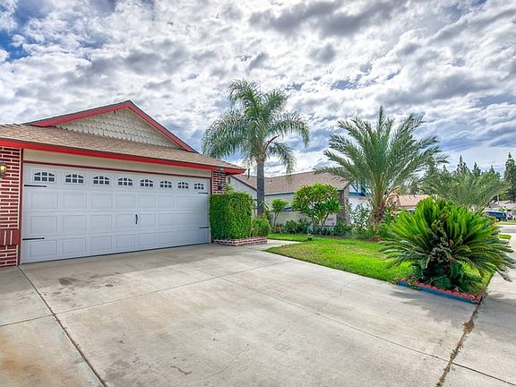 3rd image of 11765 Oakwood Dr