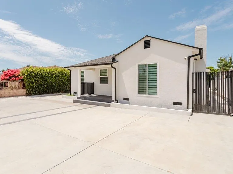8119 Shadyglade Ave — Photo 3