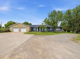 15145 Prairie View Cir, Wamego, KS 66547