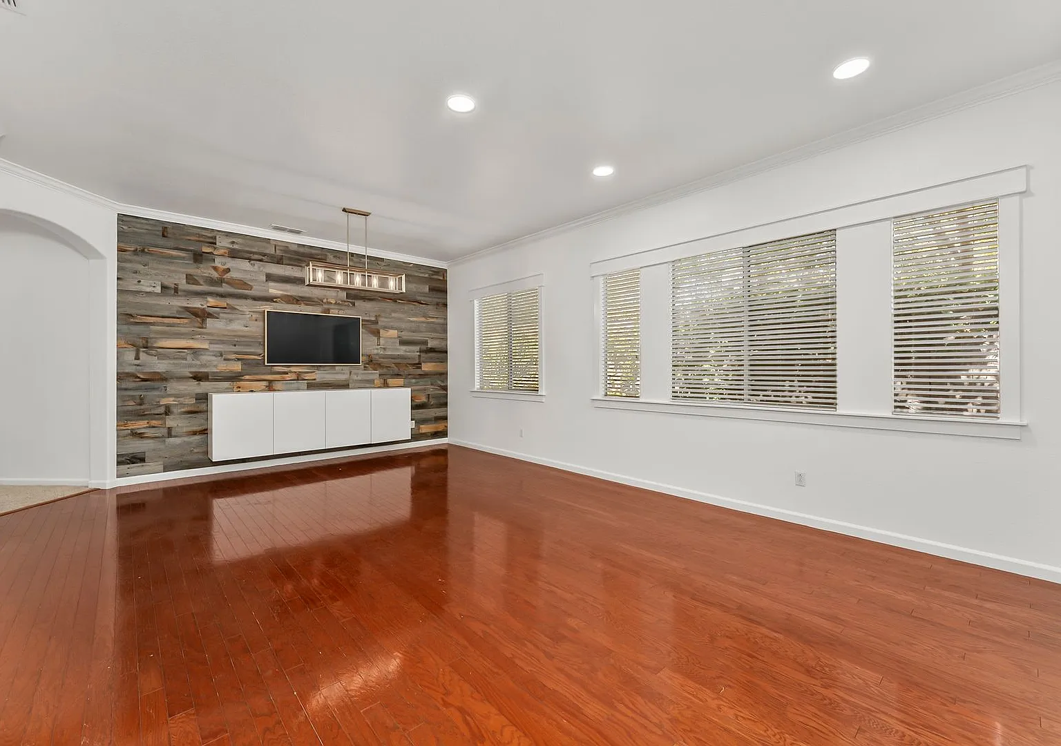 Updated 4-Bedroom Home in Desirable Elk Grove Location — Photo 4