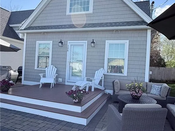 64 Burnside Ave, Narragansett, RI 02882