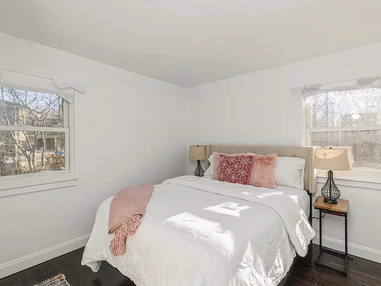 36 Roses Grove Rd — Photo 7