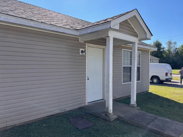 106 Hines Blvd #C, Bolivar, TN 38008