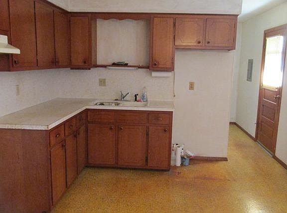 5th image of 1423 Melody Ln
