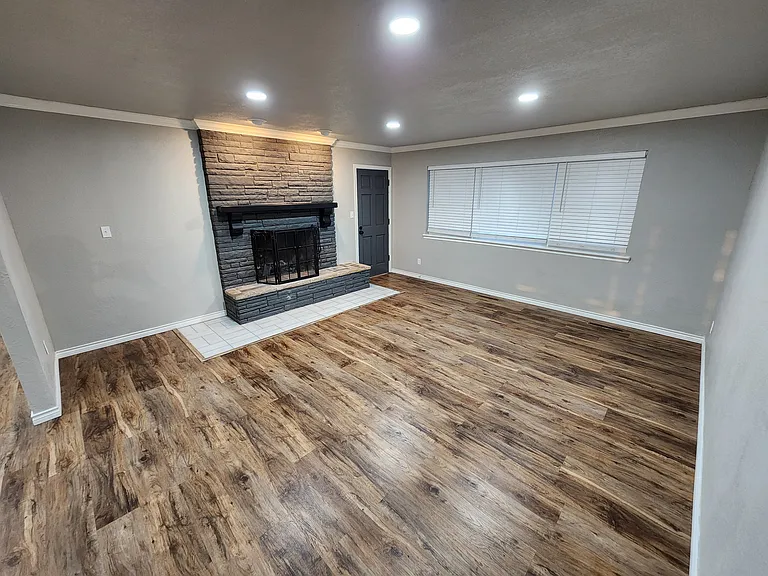 204 S Morrison Dr — Photo 4