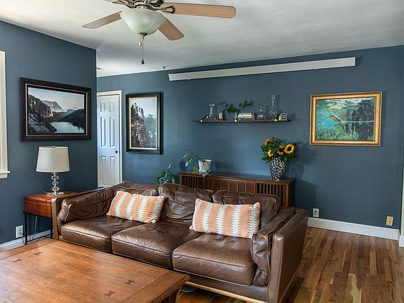 4th image of 1346 N Canyon St #1