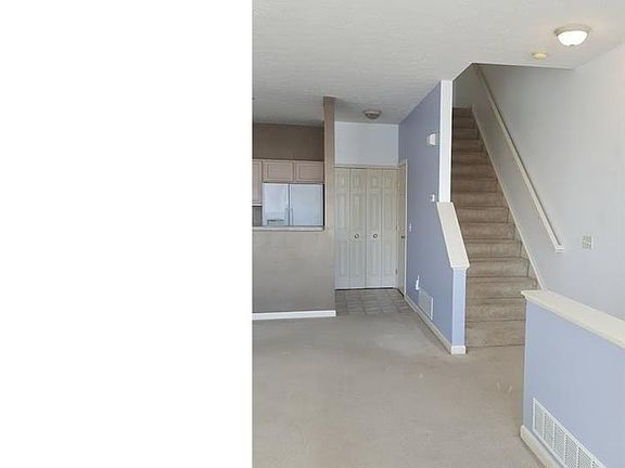 4th image of 205 W Marina Pkwy