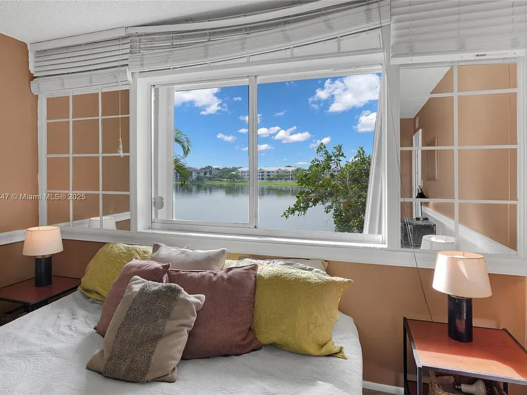 2737 S Oakland Forest Dr #204 — Photo 20
