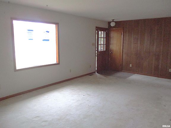 3rd image of 211 E Southmoor St