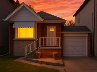 138 Glenwood Cres, Toronto, ON M4B 1K2