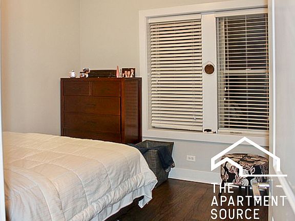 3rd image of 3921 N Janssen Ave APT 3S