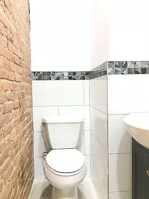 Rented by Bedford Realty USA Corp | media 7