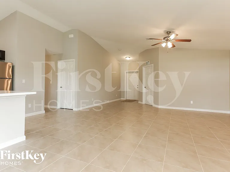 729 SW Estate Ave — Photo 3