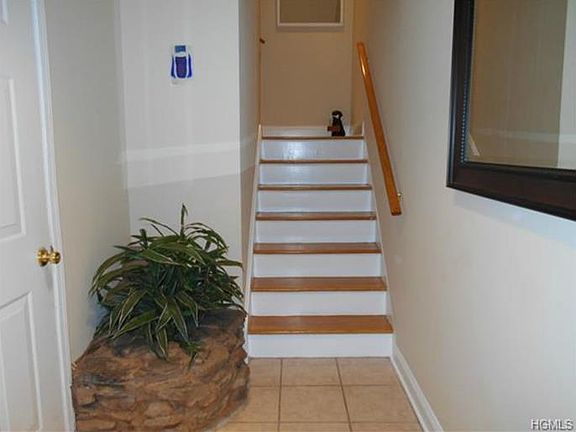 4th image of 10 Fahey Dr