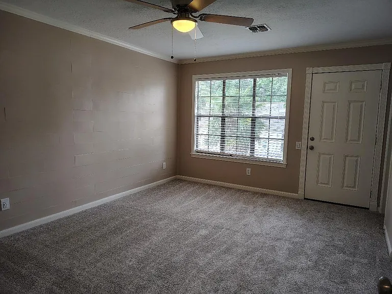 2823 Whitman Dr — Photo 18