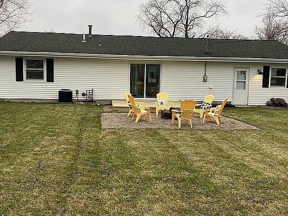 New deck cute fire pit area