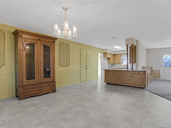 2nd image of 2979 Jennifer Ln