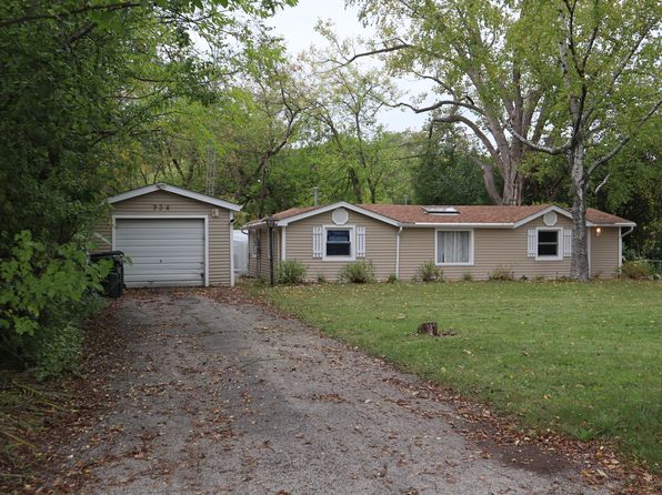 Diamond Lake Mundelein Real Estate 5 Homes For Sale Zillow