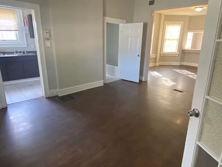 3905 W Forest Park Ave — Photo 2