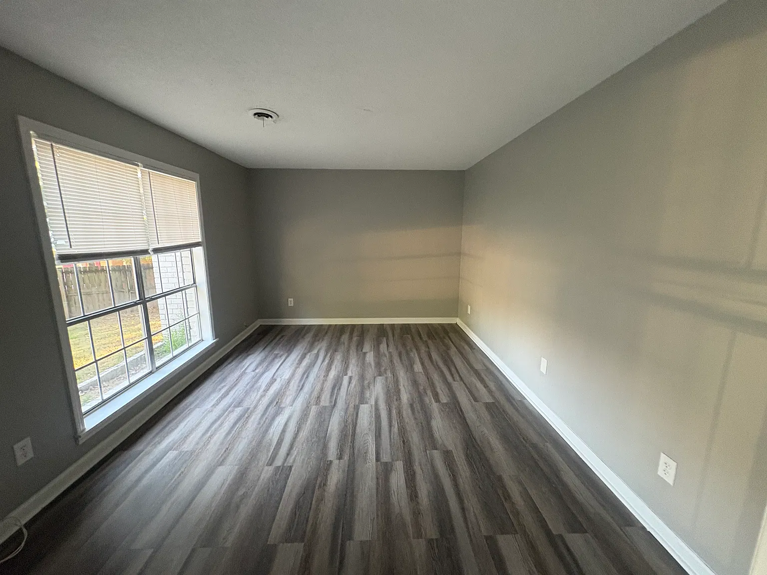 Lovely 3 Bedroom, 2 Bathroom Home — Photo 4