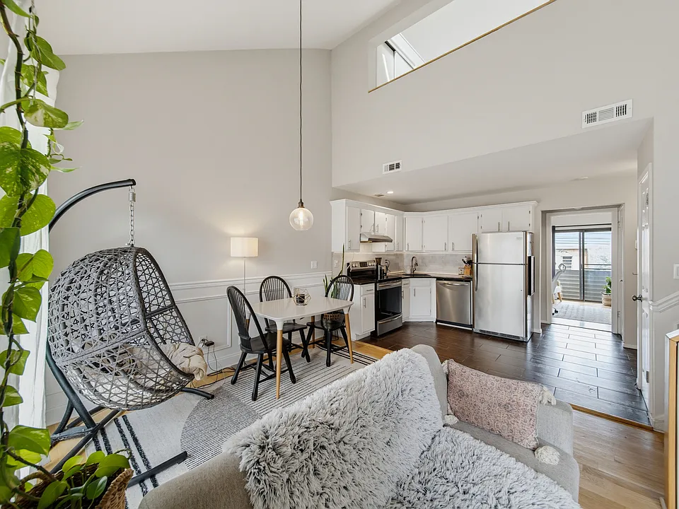 77 Liberty St #8