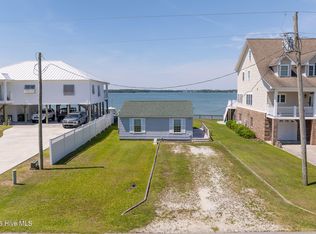 201 Riverside Dr, Sneads Ferry, NC 28460