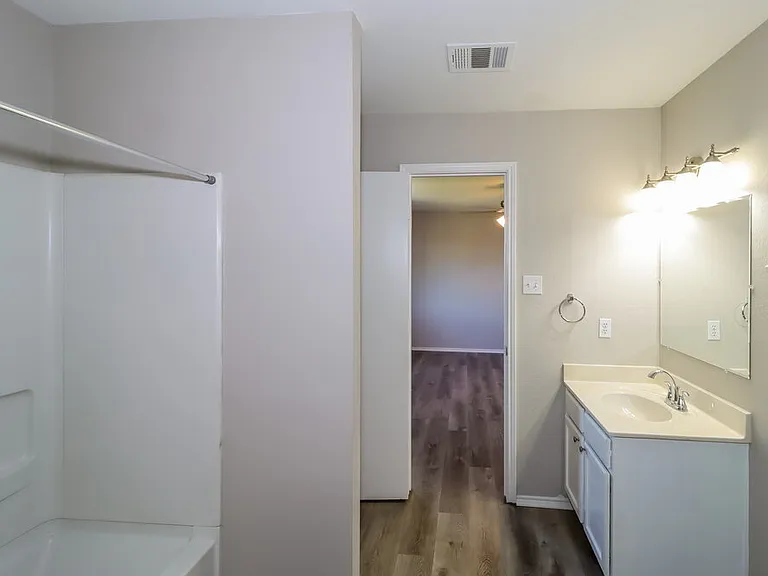 121 Camellia Dr — Photo 11