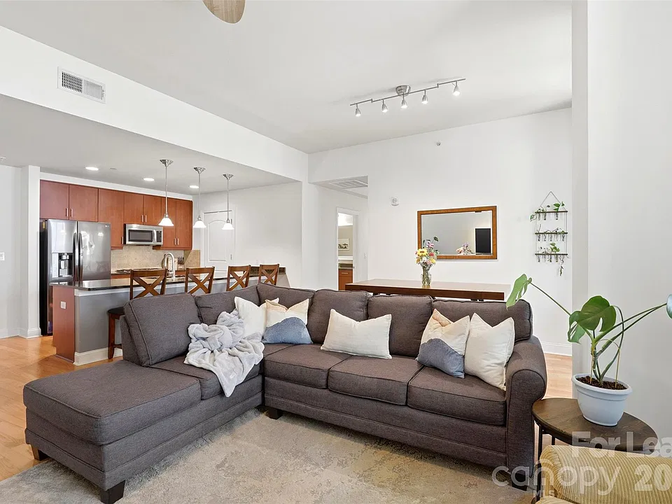 701 Royal Ct #601