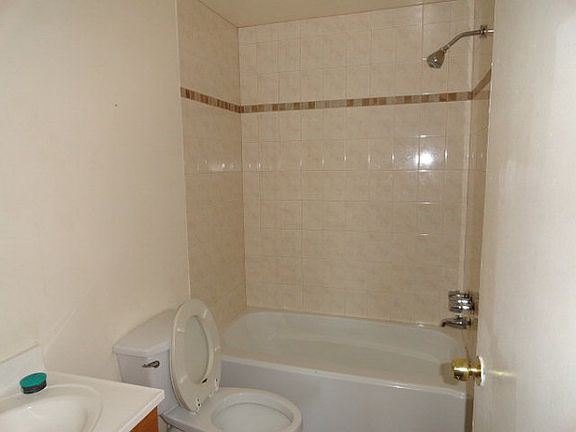 5th image of 319 Bluff Ln