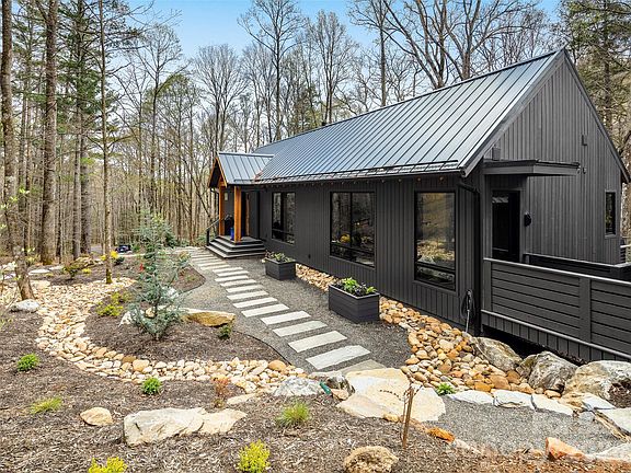 4th image of 80 Hemlock Cir