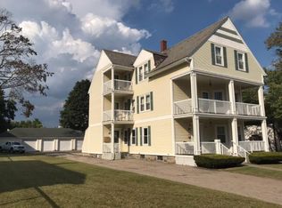 372 Elm St #2R, Woonsocket, RI 02895