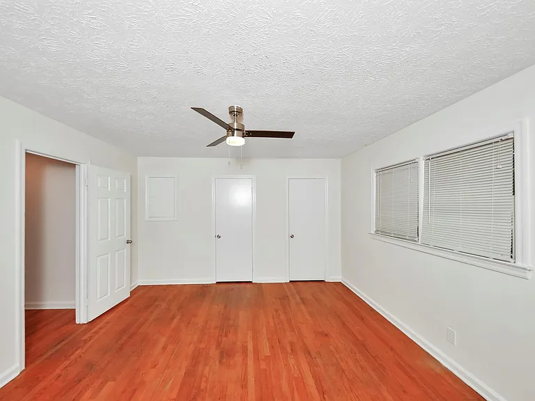 1249 Robert Ln — Photo 16