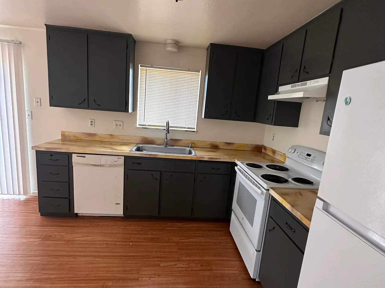 4 bed, 1400 sqft, $2,100 — Photo 1