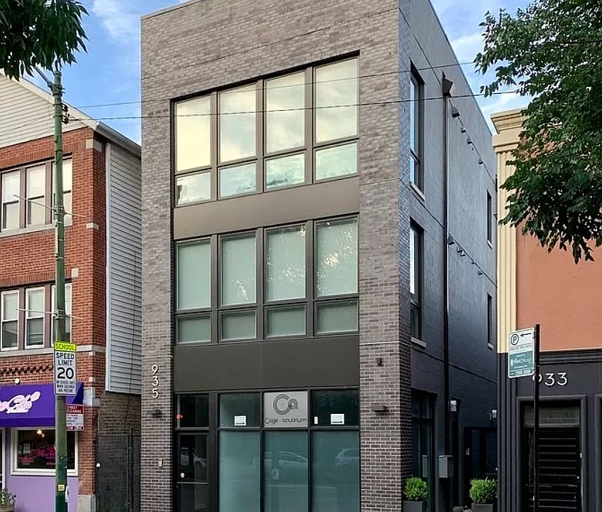 1st image of 935 N Ashland Ave #2F