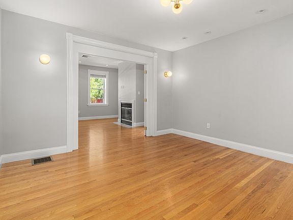 5th image of 93 Baldwin St #1