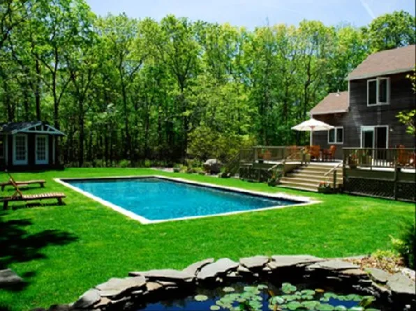 https://photos.zillowstatic.com/fp/e064bb8d1a2886d8c675c79e7baf29ed-p_e.webp