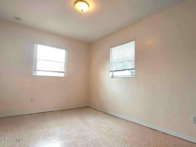 1706 Pineda St — Photo 6